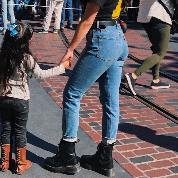 LEVI'S® PREMIUM Wedgie Fit Women's Jeans - Picture 4 of 10